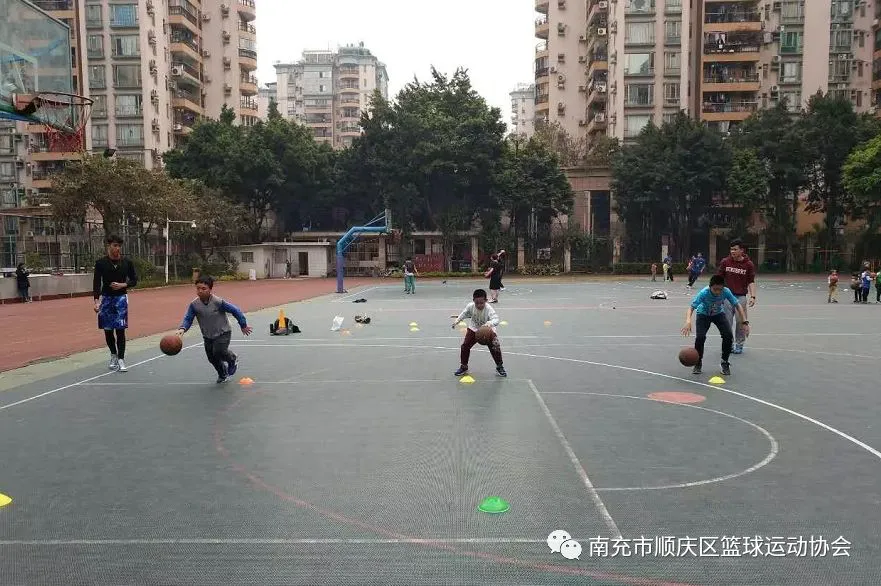 如何在篮球训练中有效应对压力?_0